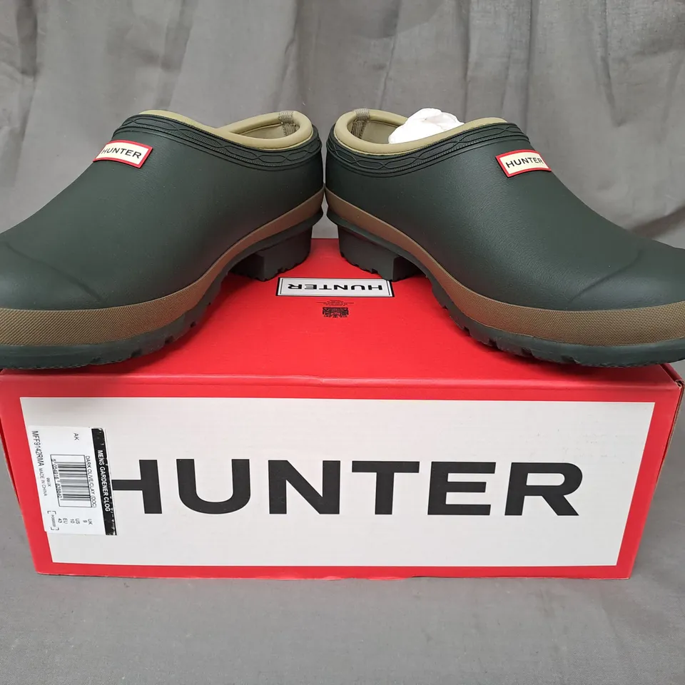 BOXED PAIR OF HUNTER MEN'S GARDENING CLOGS IN GREEN UK SIZE 9