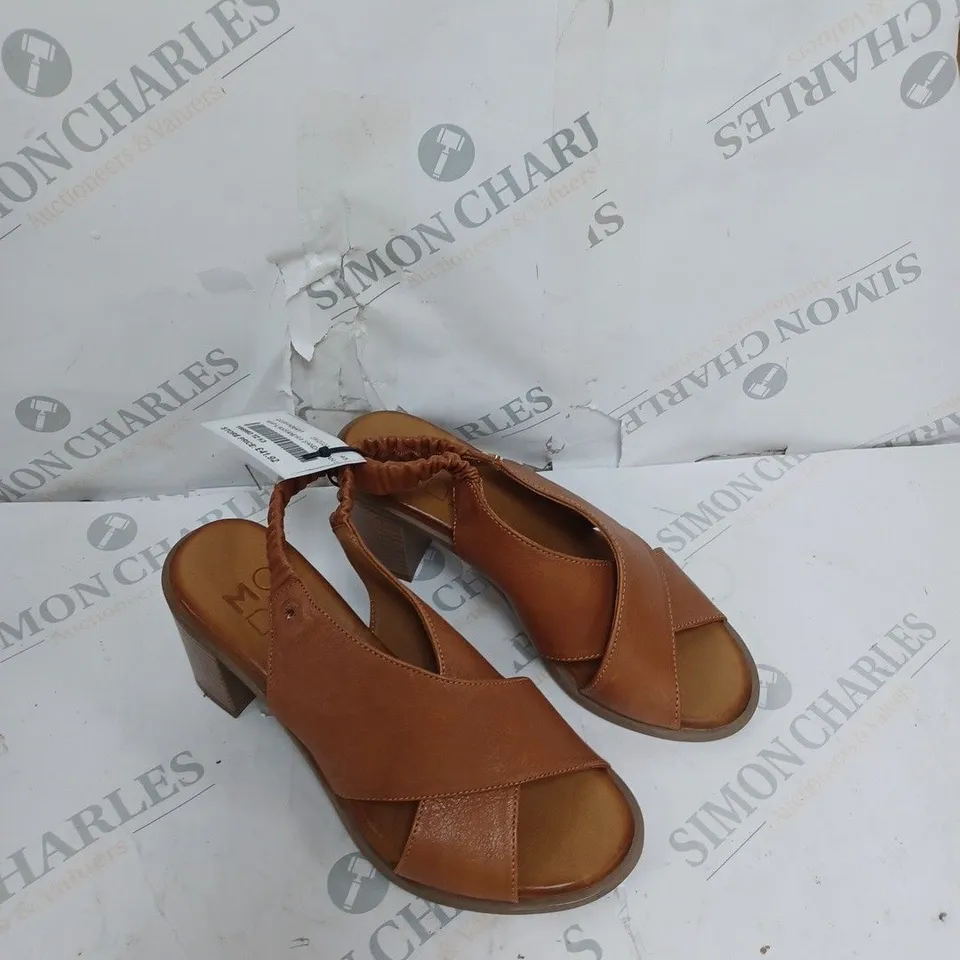 UNBOXED PAIR OF MODA IN PELLE LASSANDRA SANDALS IN TAN SIZE 3