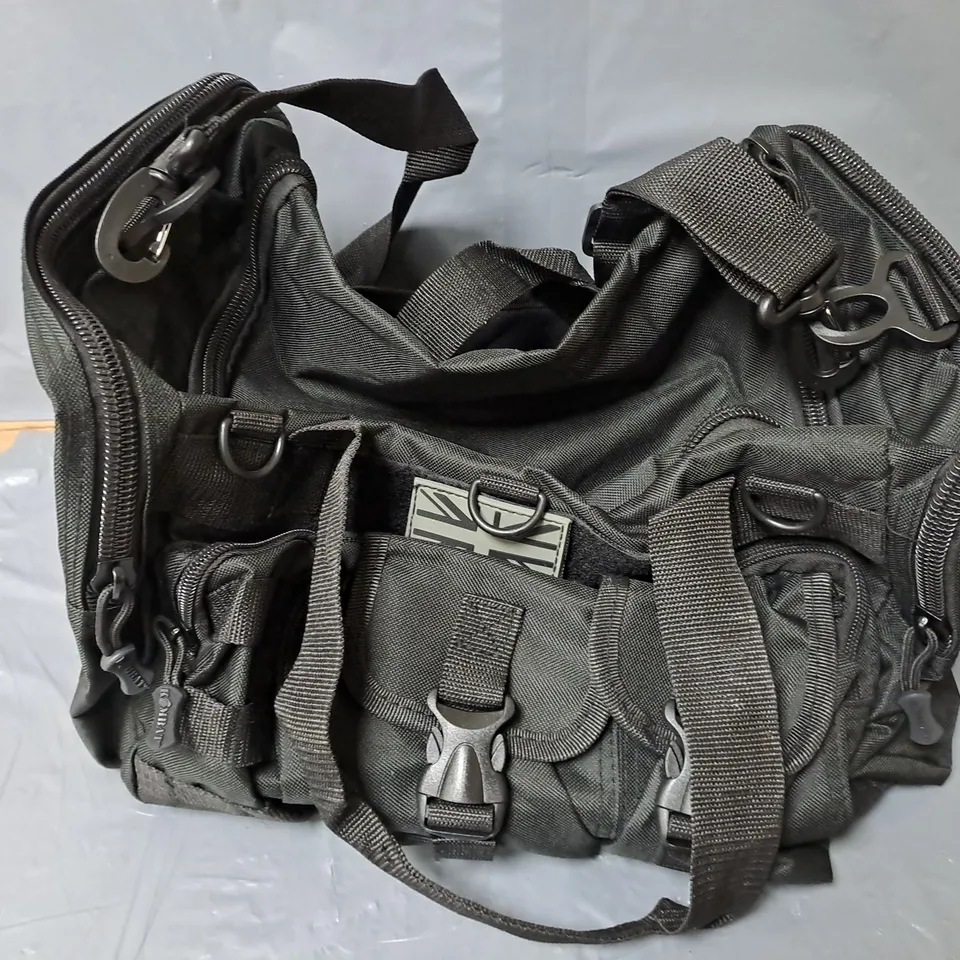 KOMBAT SAXON HOLDALL 35L BAG IN BLACK