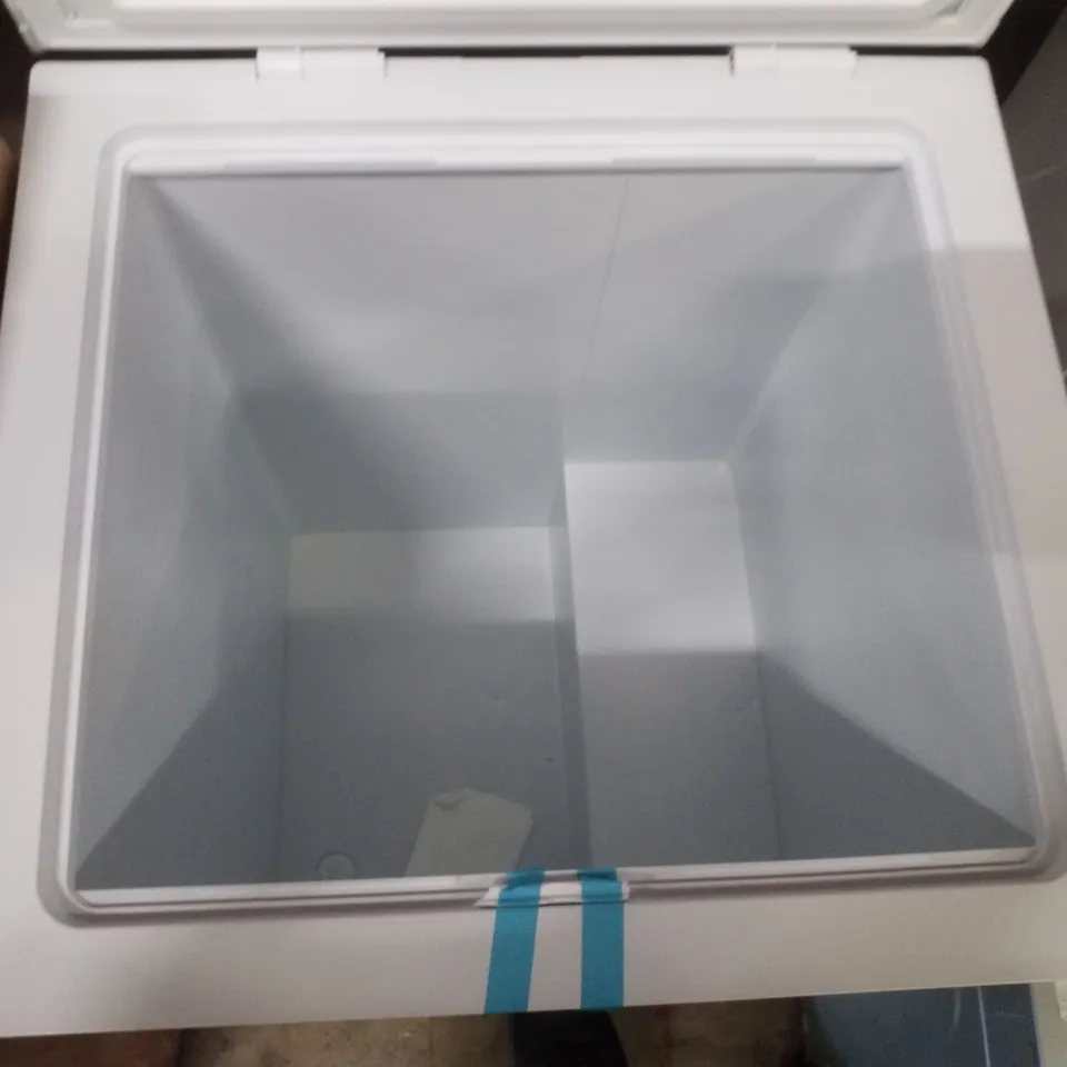 SWAN SR750130W 143L CHEST FREEZER - WHITE