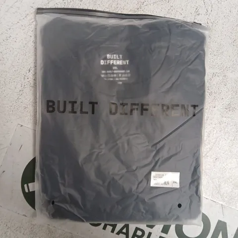 BAGGED BUILT DIFFERENT CREW T-SHIRT IN NAVY SIZE 2XL