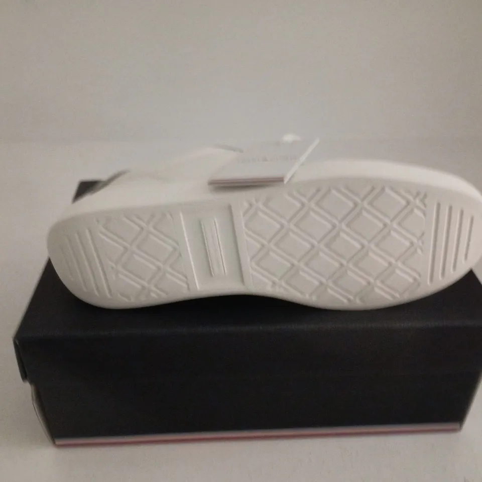 TOMMY HILFIGER HERITAGE SHINY SNEAKER UK 5 BOXED