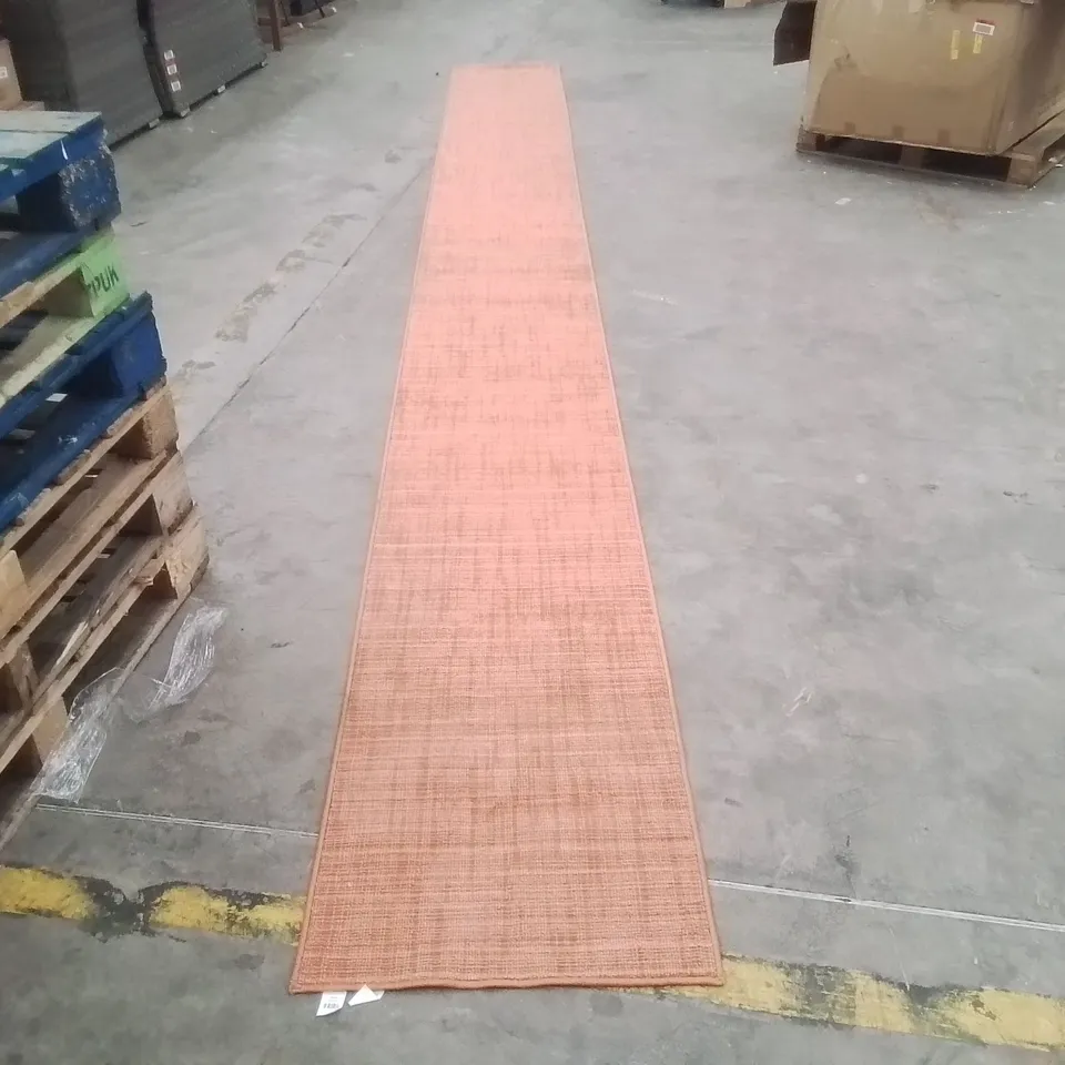 QUALITY DESIGNER AREA RUG - APPROXIMATELY 60x600cm