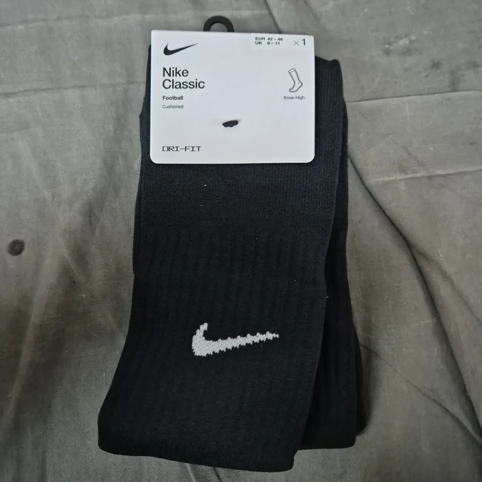 1 PAIR OF NIKE CLASSIC FOOTBALL KNEE-HIGH SOCKS (DRI-FIT) – UK 8-11