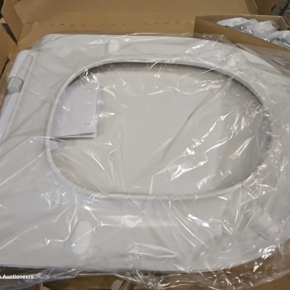 PALLET TO CONTAIN APPROXIMATELY 141 BOXED ALLORA SOFT CLOSE TOILET SEATS TOP FIX WHITE
