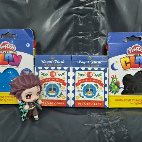 APPROXIMATELY 20 ASSORTED TOYS AND GAMES TO INCLUDE PLAY-DOH SCULPT 'N MOLD CLAY, PLAYING CARDS, ETC - COLLECTION ONLY