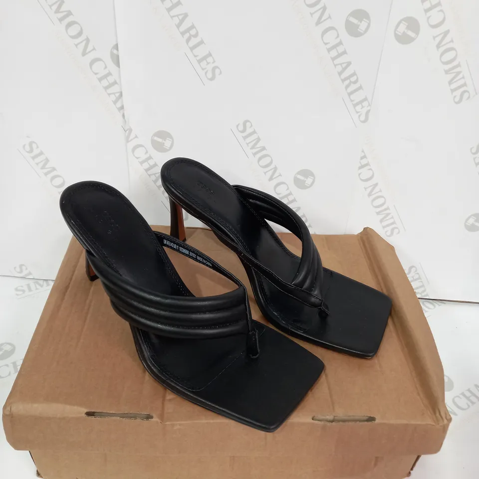 BOXED PAIR OF ASOS NAVY HIGH HEELS  SIZE 9