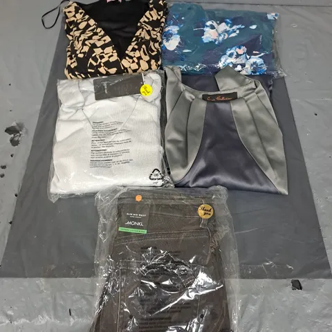 BOX OF APPROXIMATELY 5 ASSORTED CLOTHING AND FASHION ITEMS - VARIOUS COLOURS, SIZES AND STYLES