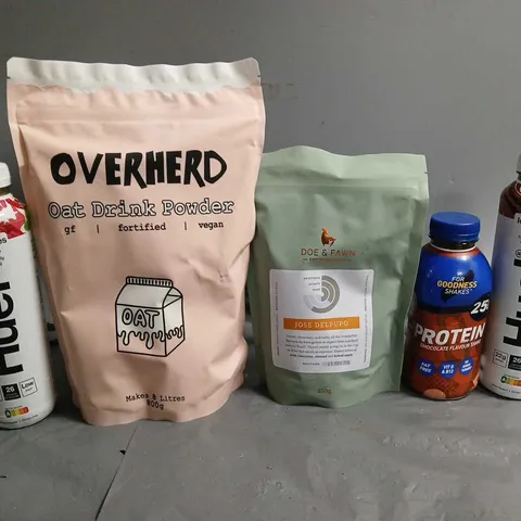 TOTE OF APPROX 10 ASSORTED FOOD ITEMS TO INCLUDE - HUEL ICE COFFEE CARAMEL , HUEL STRAWBERRIES & CREAM , OVERHERD OAT POWERED DRINK ETC