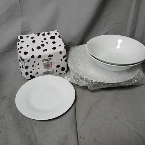 APPROXIMATELY 6 ASSORTED FRAGILE HOUSEHOLD ITEMS TO INCLUDE BOWLS, PLATES, MUGS, ETC - COLLECTION ONLY