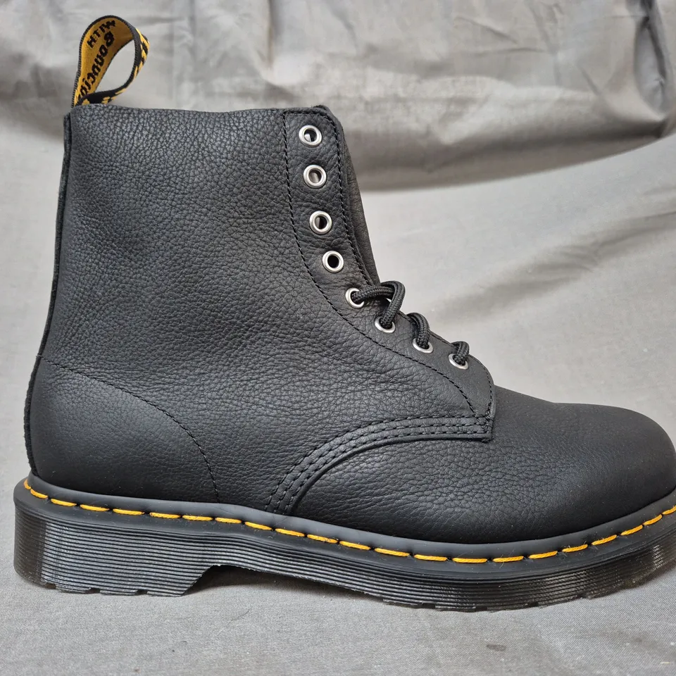 BOXED PAIR OF DR MARTENS 1460 PASCAL ANKLE BOOTS IN BLACK UK SIZE 8