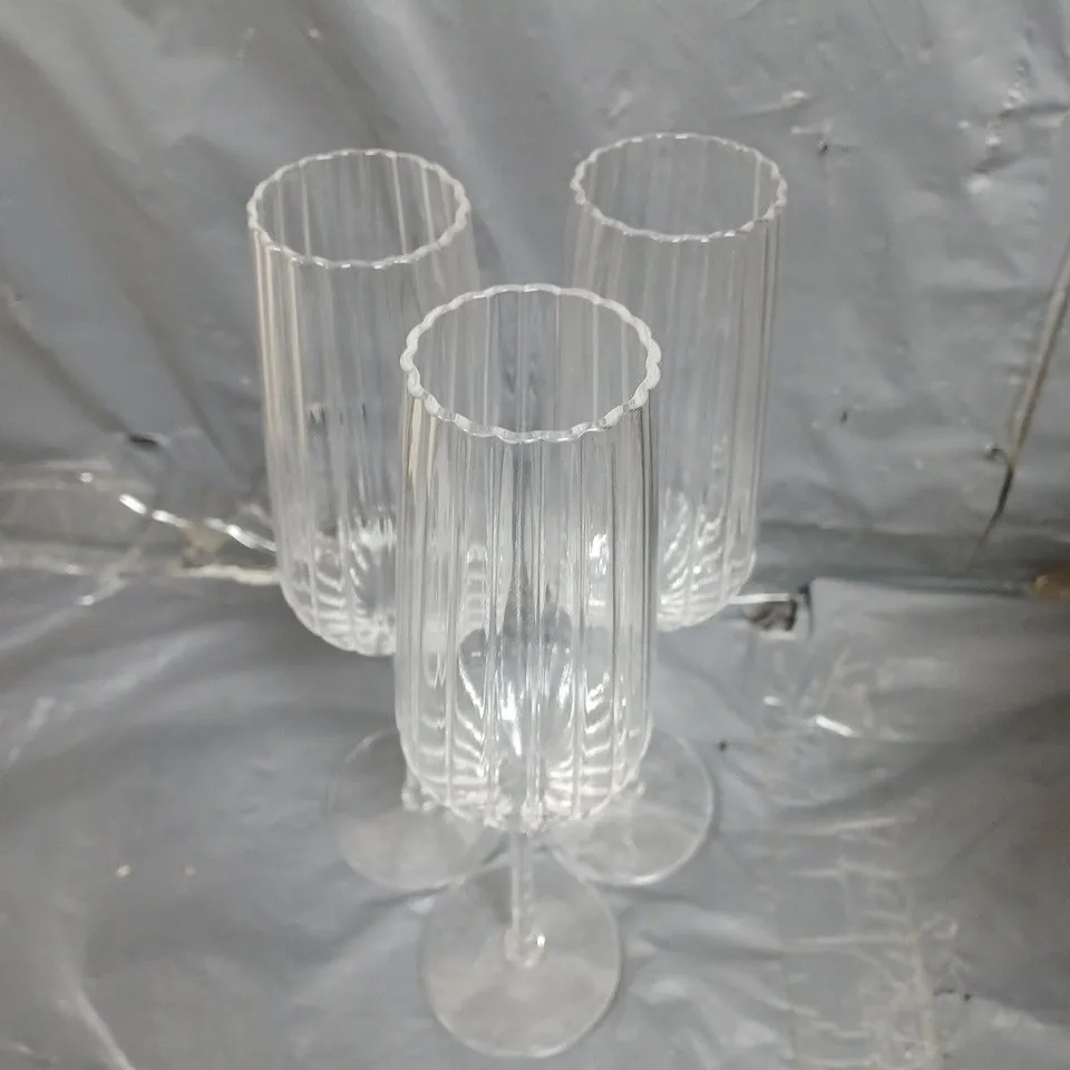 ALES SET OF 4 RIBBED CHAMPAGNE GLASSES RRP £30