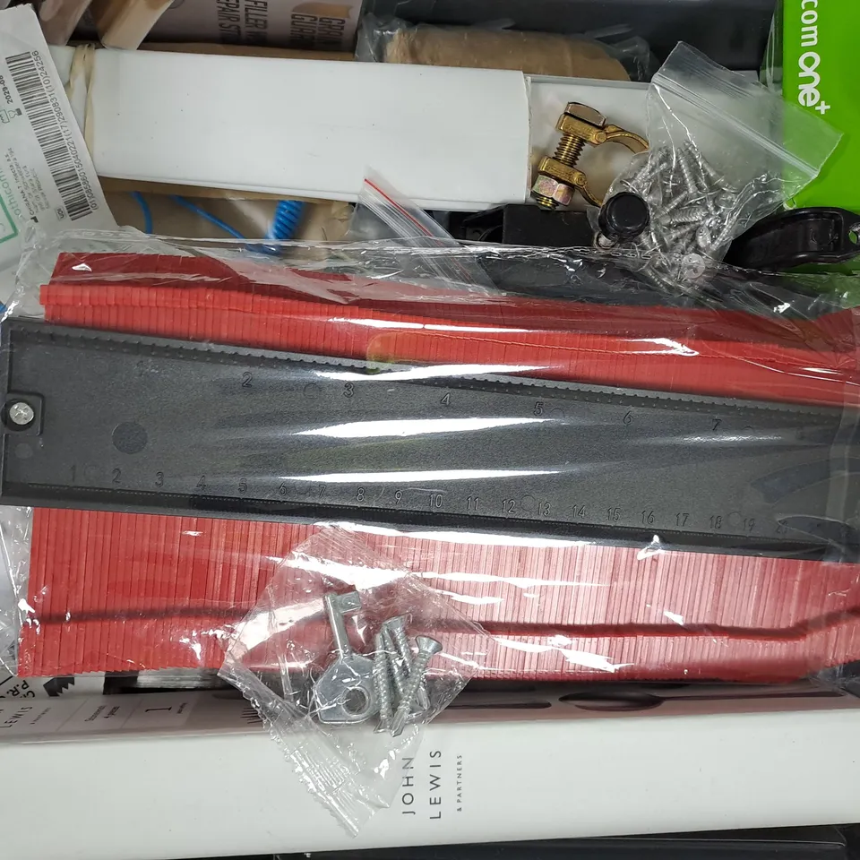 APPROXIMATELY 10 ASSORTED HOUSEHOLD ITEMS TO INCLUDE CUTTING WHEEL, NOTEBOOK, ETC
