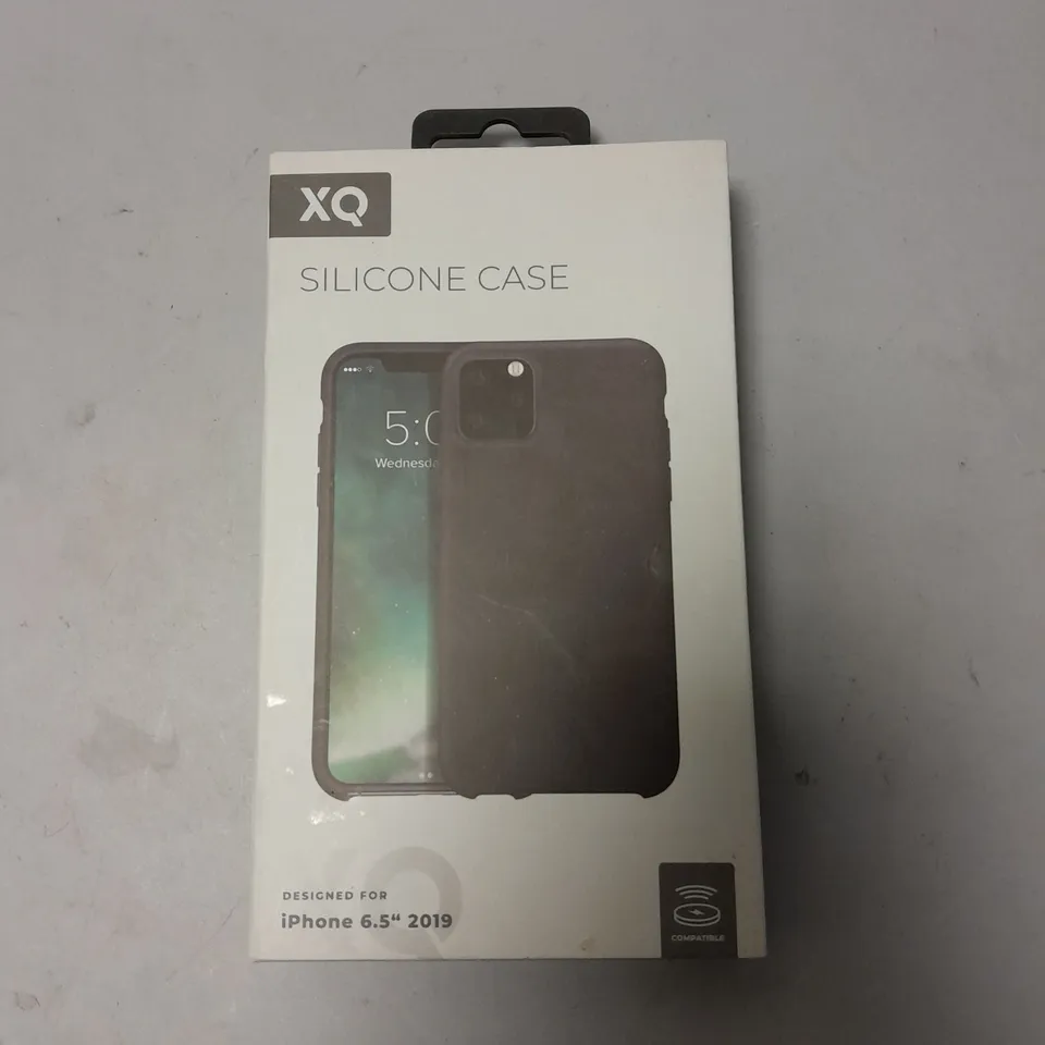 APPROXIMATELY 50 BRAND NEW BOXED XQ SILICONE PROTECTIVE CASES FOR IPHONE 6.5" 2019 MODEL 