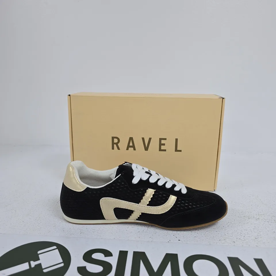 RAVEL LENNEL RLS710 BLACK/GOLD TRAINERS – UK 6
