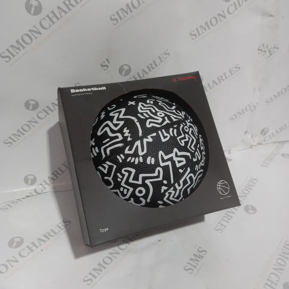BOX OF 4 K.HARRING TYPO BASKETBALLS SIZE 7