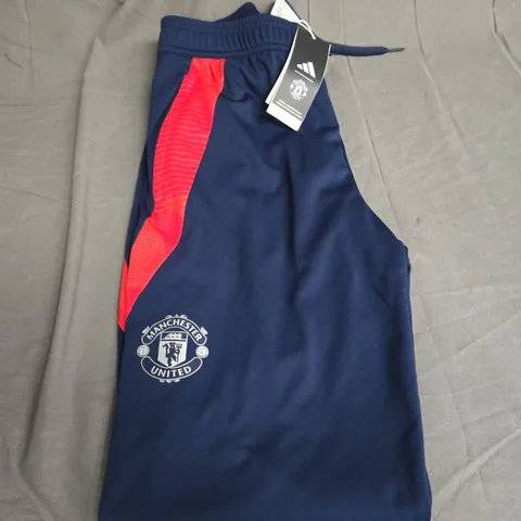 MANCHESTER UNITED FC OFFICIAL TRAINING BOTTOMS SIZE 13/14 YEARS