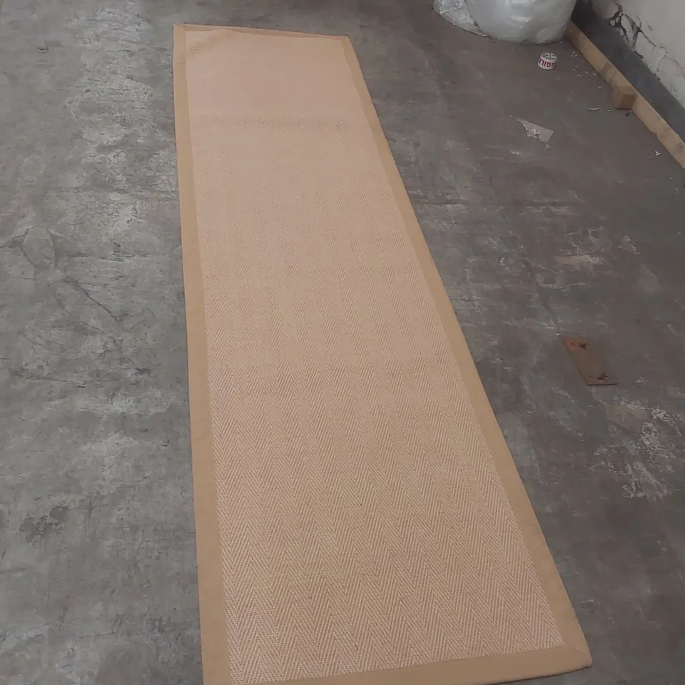 QUALITY DESIGNER AREA RUG - APPROXIMATELY 295 x 81cm