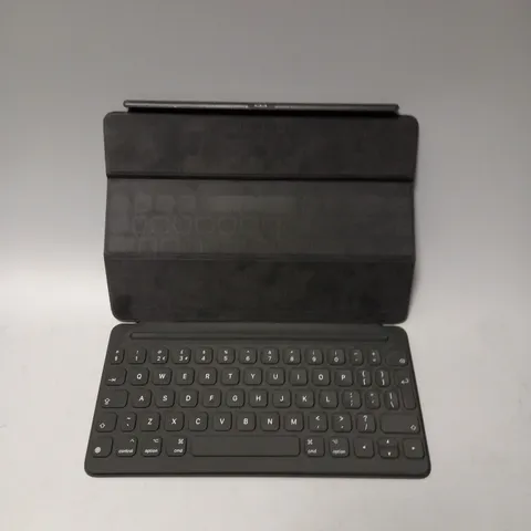 IPAD SMART KEYBOARD 