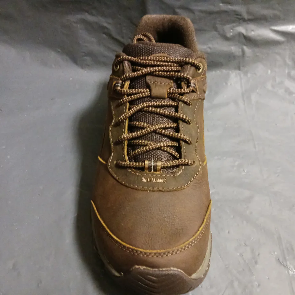 BOXED PAIR OF MERRELL MOAB ADVENTURE 3 IN BROWN UK SIZE 10