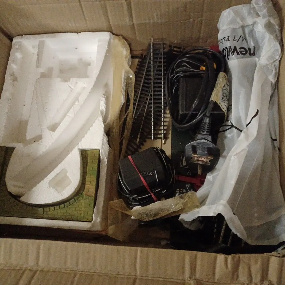 HORNBY TRAIN SET WITH TRAINS, TRACKS AND CONTROLLER