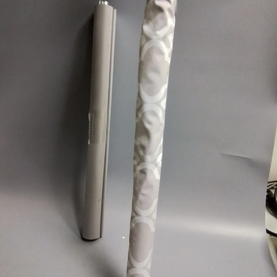 LOT OF 2 ROLLER BLINDS INCLUDES 120X140CM & 60X165CM / COLLECTION ONLY