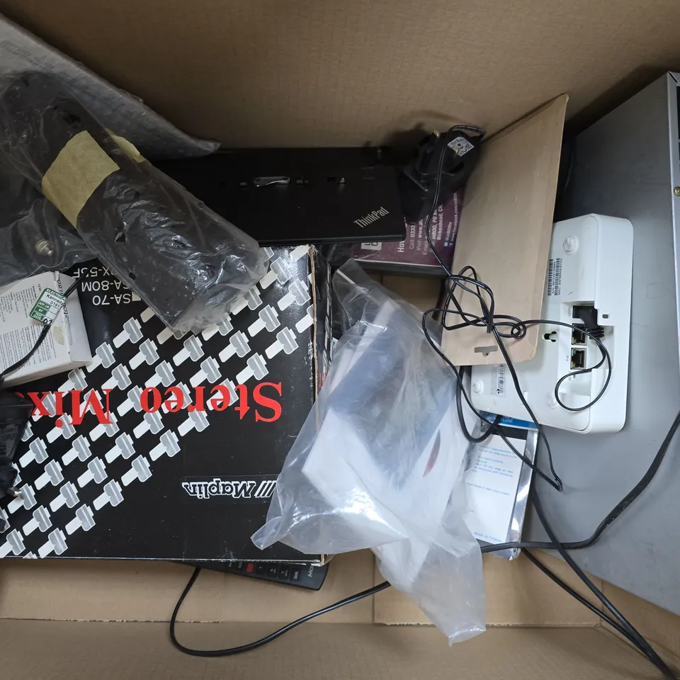 BOX OF APPROXIMATELY 8 ASSORTED HOUSEHOLD ITEMS TO INCLUDE MICROSOFT ERGONOMIC KEYBOARD, ETC