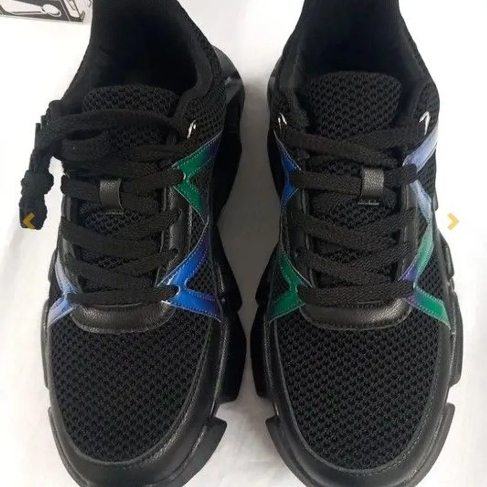 BRAND NEW BOXED PAIR OF KOI PACHA SOUND WAVE MEN'S TRAINERS SIZE 12
