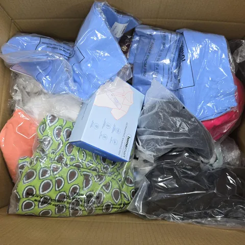 APPROXIMATELY 25 ASSORTED ITEMS TO INCLUDE CLOTHING, SHOES, WASHING PEN, ETC - COLLECTION ONLY