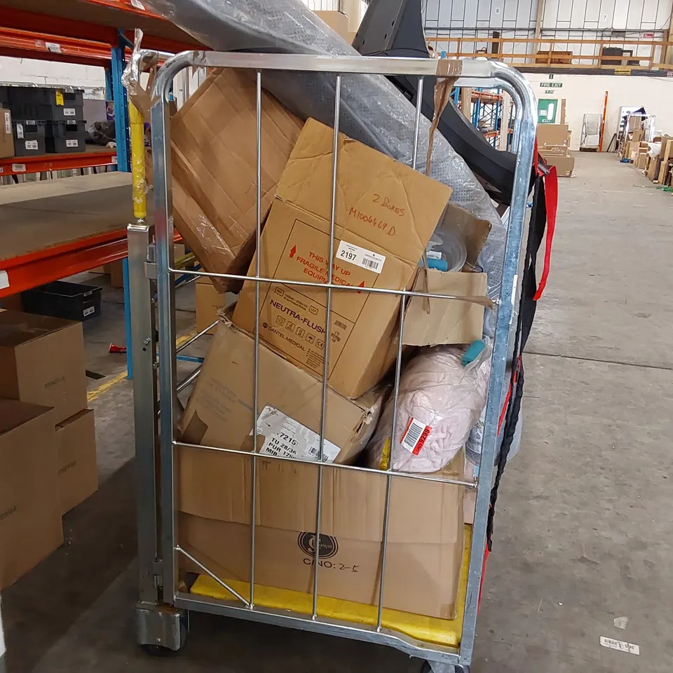 CAGE OF ASSORTED CONSUMER GOODS TO INCLUDE; LARGE GREY RUG, BEAN BAG ECT. (CAGE NOT INCLUDED)