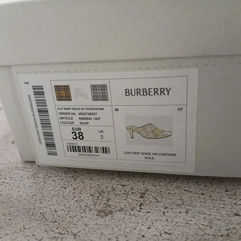 BURBERRY BEIGE QUILTED LEATHER MULE, UK 5 (EU 38) – BOXED