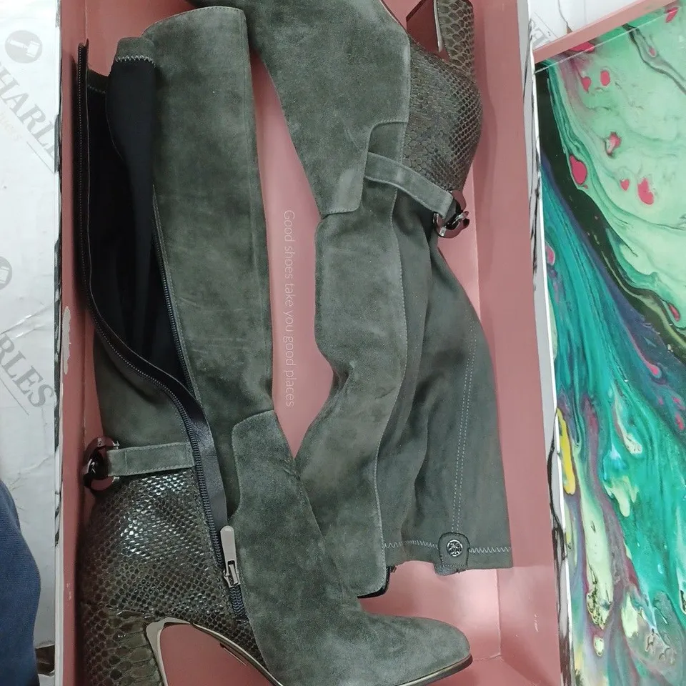 BOXED MODA IN PELLE LIZETH SUEDE HEELED BOOT