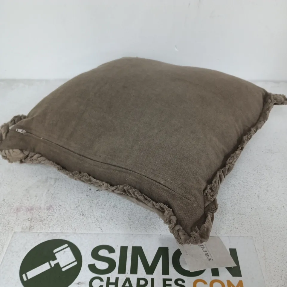 YARD 45X45 POLYESTER CUSHION 