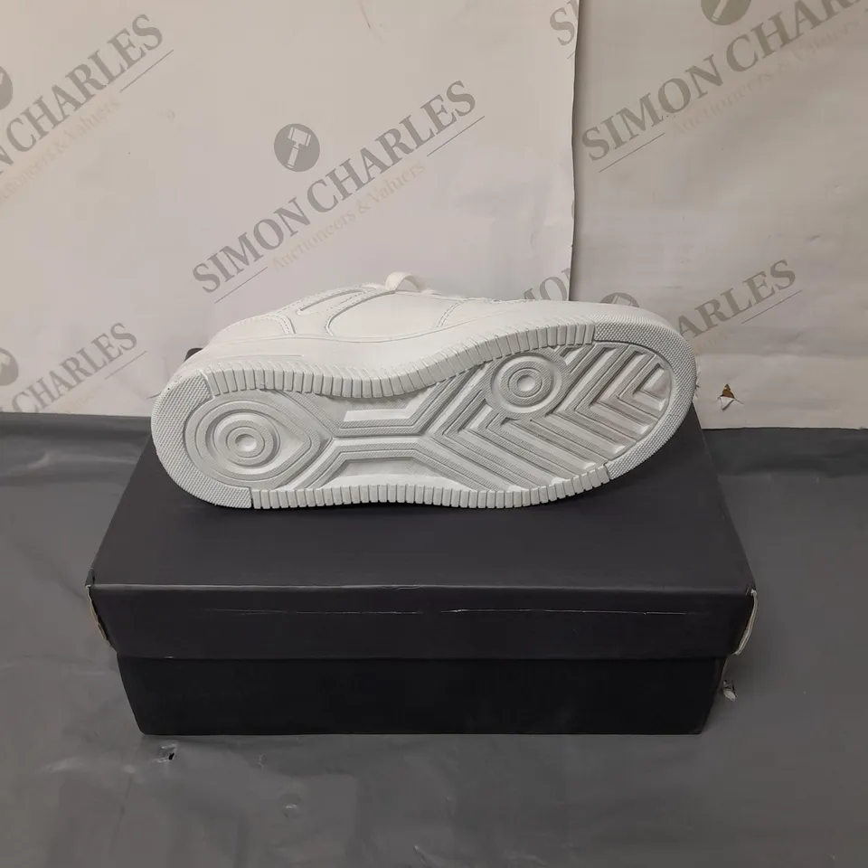 BEN SHERMAN JUNIOR CHILDREN'S WHITE TRAINERS SIZE 13