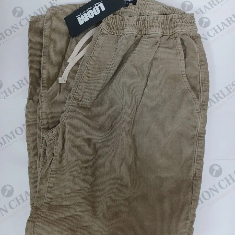 URBAN OUTFITTERS LOOM CROPPED CORDUROY TROUSERS IN GREEN SIZE 28/30