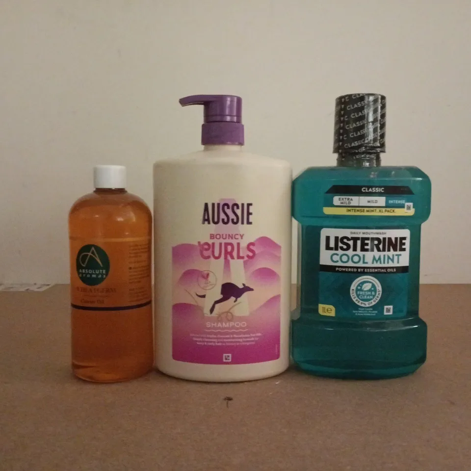 APPROXIMATELY 15 ASSORTED COSMETIC ITEMS TO INCLUDE LISTERINE, AUSSIE, ETC - COLLECTION ONLY