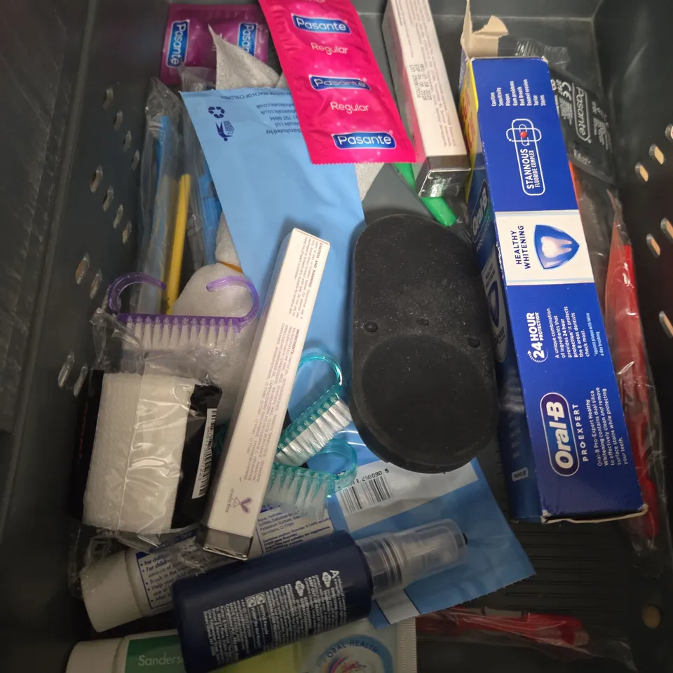 APPROXIMATEY 20 ASSORTED HEALTH AND BEAUTY PRODUCTS TO INCLUDE - K-SECRET SEOL 1988 CLEANSING FOAM - ELF DEWY COCONUT SETTING MIST - FACETHEORY CLARIFYING SERUM - ETC