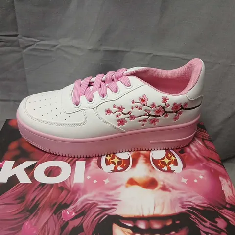 KOI MORNING SAKURA PLATFORM TRAINERS - WHITE (UK 3)