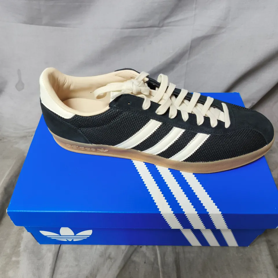 ADIDAS TRAINERS, BLACK WITH WHITE 3-STRIPES, GUM SOLE UK SIZE 11