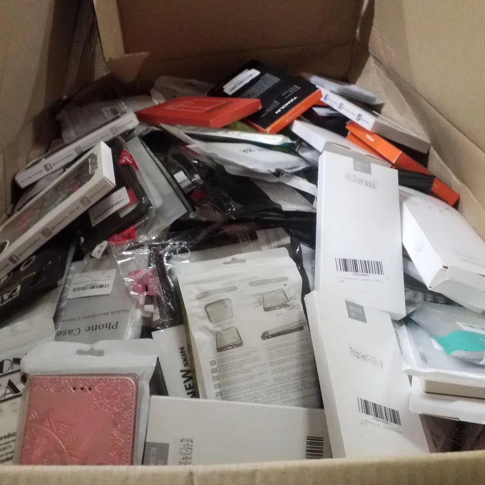 PALLET CONTAINING LARGE QUANTITY OF ASSORTED PHONE CASES