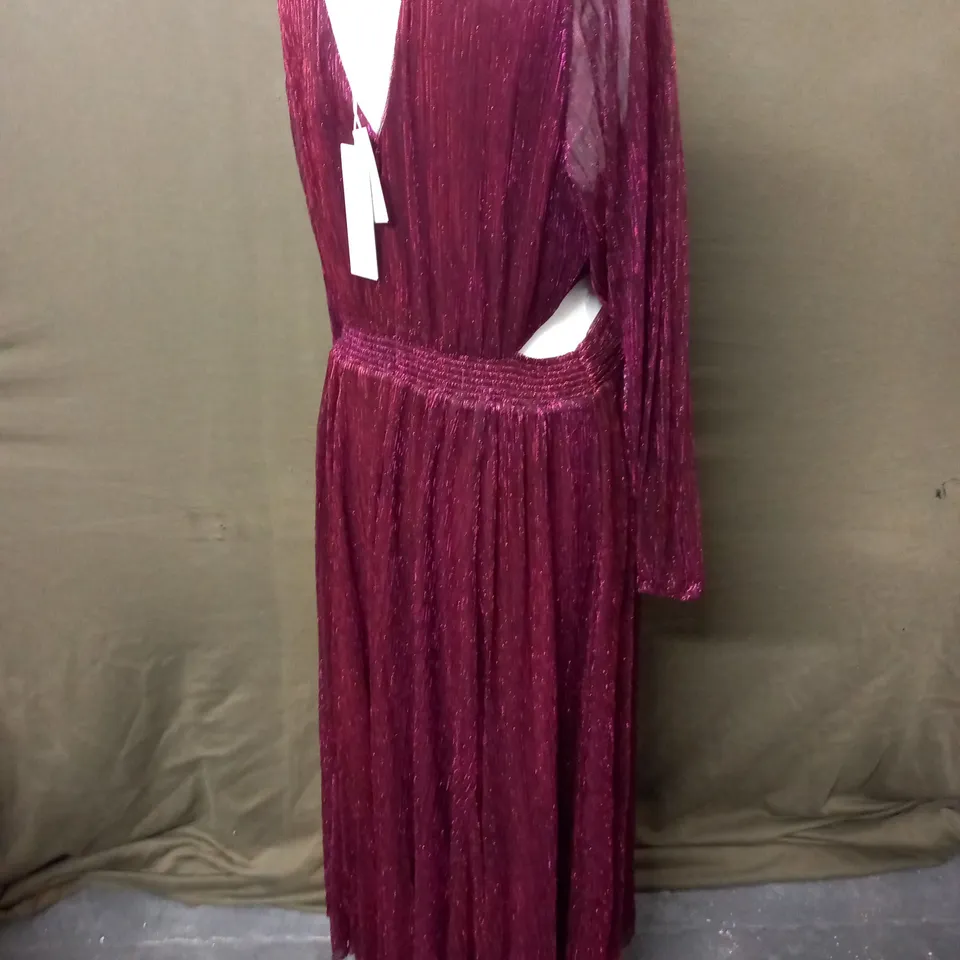 FOREVER NEW CURVE CASSANDRA CUT OUT SLEEVED DRESS - 18