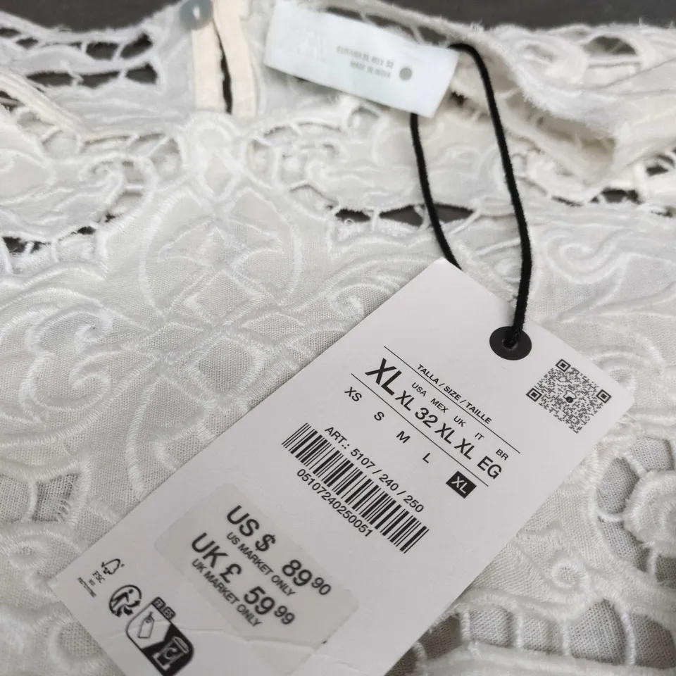 WHITE LACE BLOUSE FOR WOMEN, SIZE XL