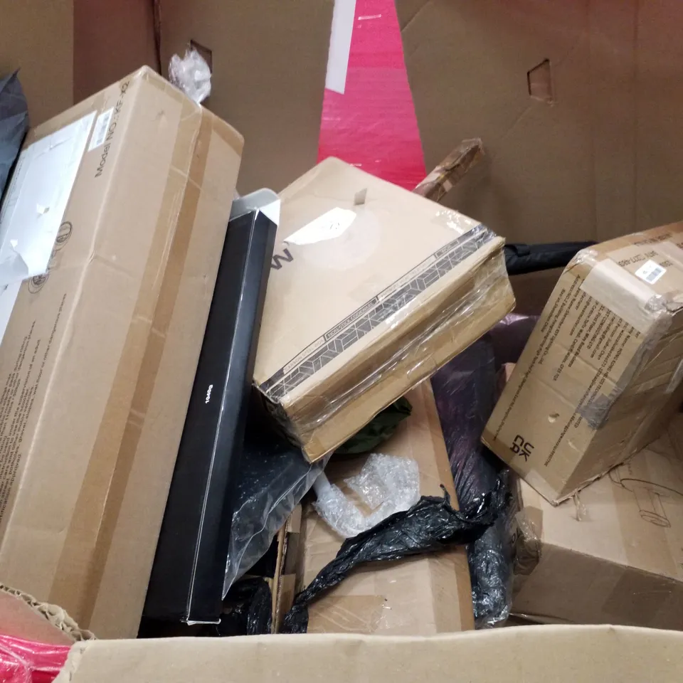 PALLET OF ASSORTED PRODUCTS INCLUDING RETRACTABLE SAFETY GATE, TOILET SAFETY RAIL, TRUNKI SUITCASE, WALL MOUNTED HANDRAIL