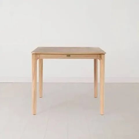 BOXED SWYFT 6-8 SEATER EXTENDING DINING TABLE 01 - OAK (2 BOXES)