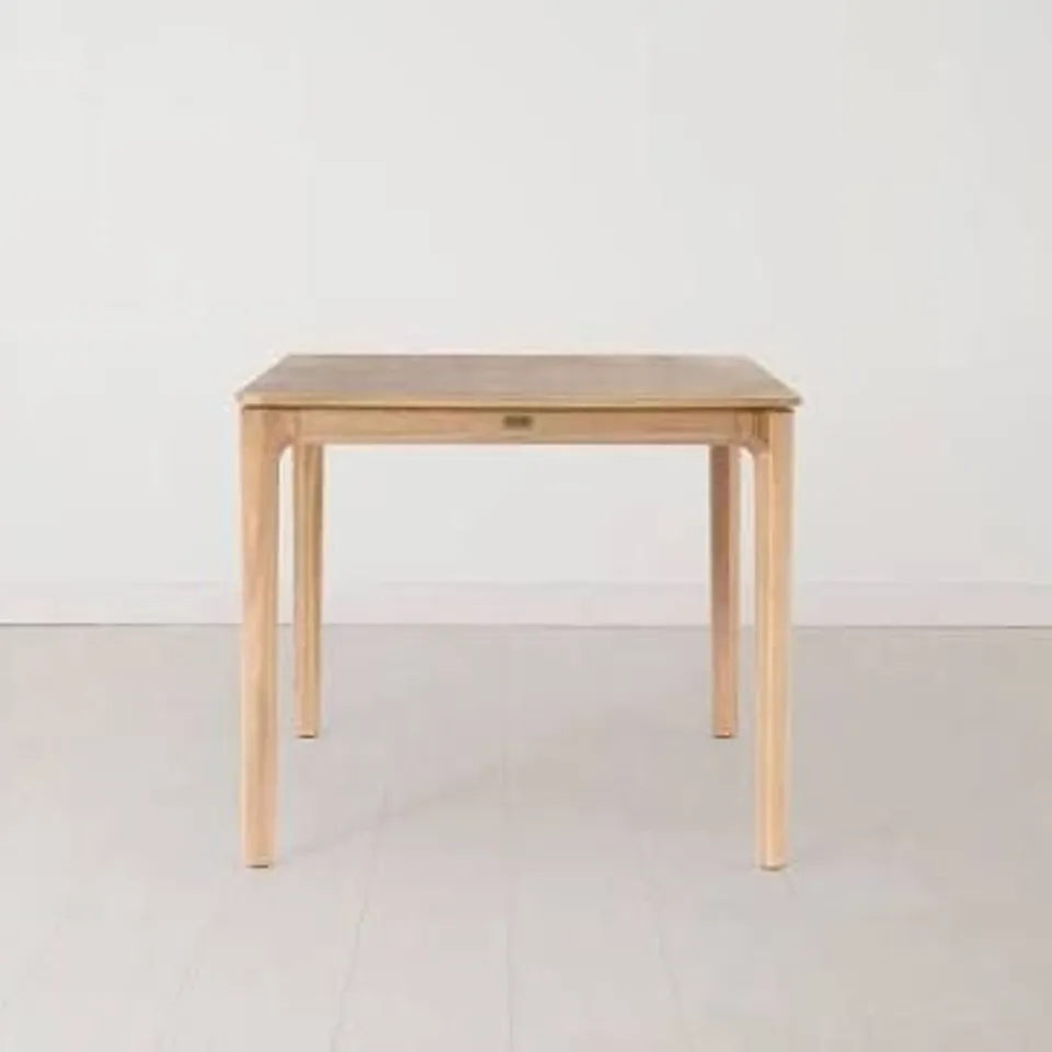 BOXED SWYFT 6-8 SEATER EXTENDING DINING TABLE 01 - OAK (2 BOXES)