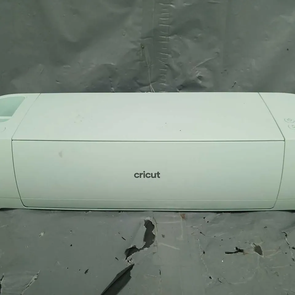 CRICUT EXPLORE 3 CXPL203 CUTTING MACHINE IN MINT