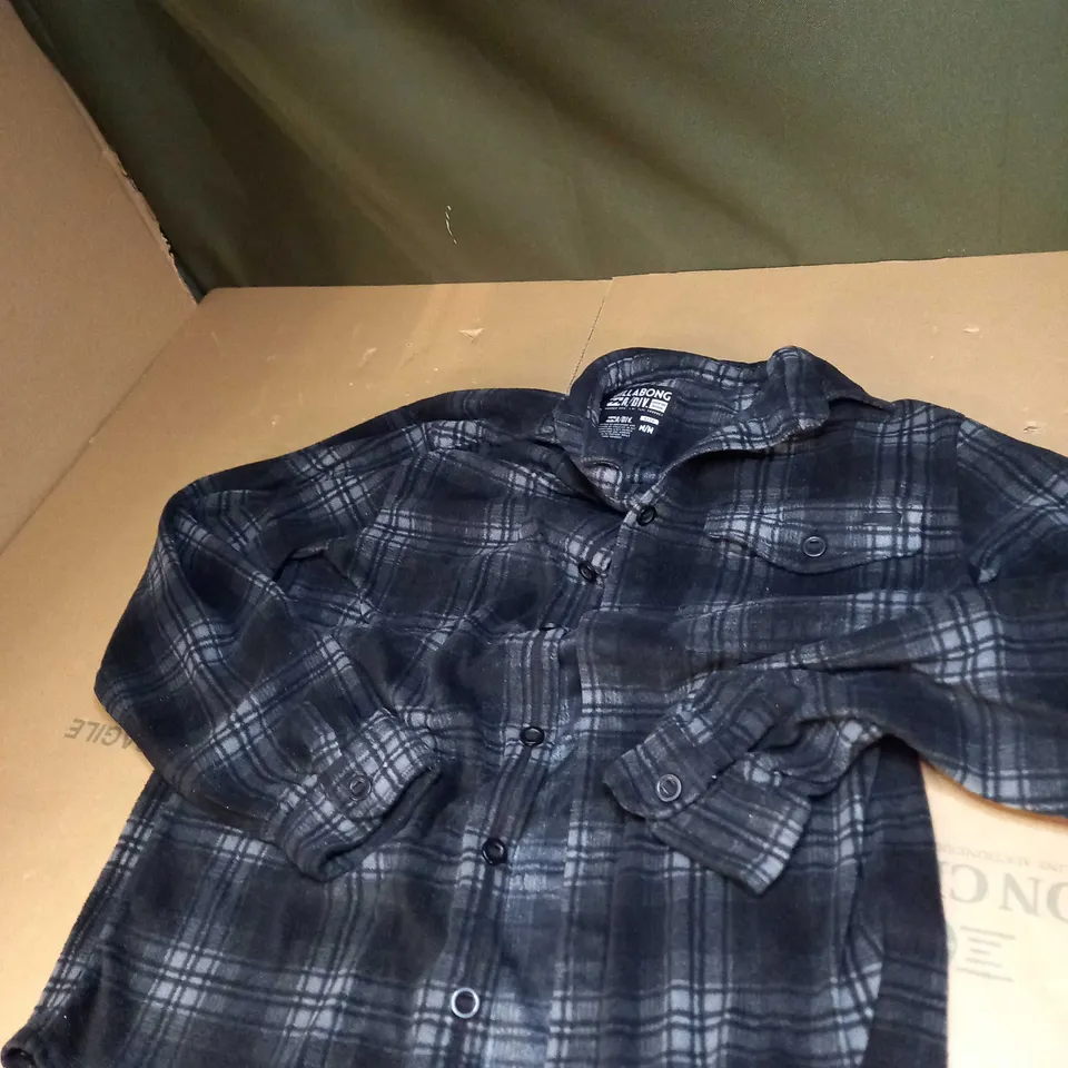 BILLABONG CHEQUERED BUTTON FLEECED SHIRT SIZE M