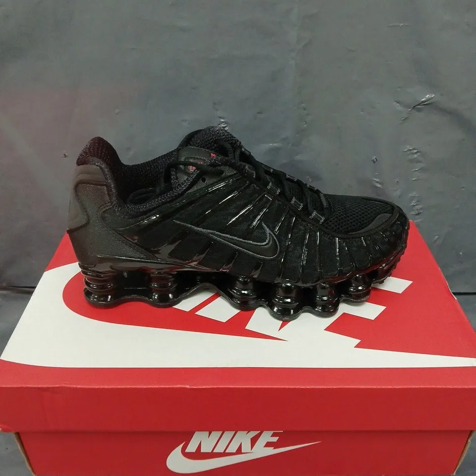 BOXED PAIR OF NIKE SHOX TL TRAINERS - 5