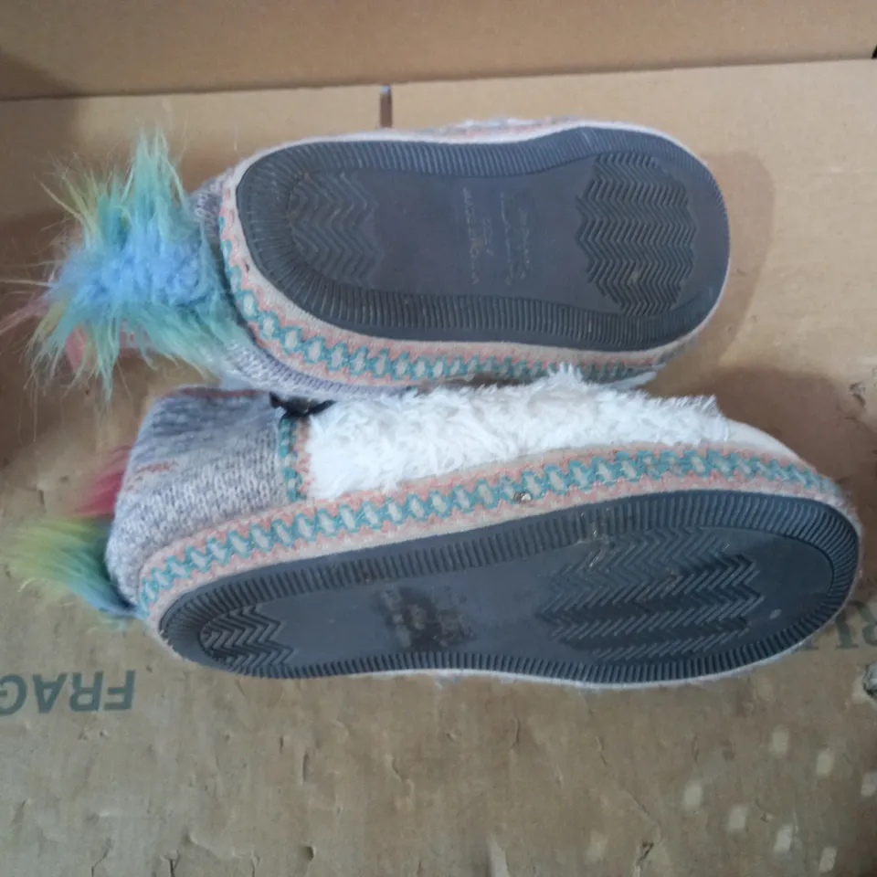 MUK LUKS UNICORN ANIMAL SLIPPERS - SIZE 5