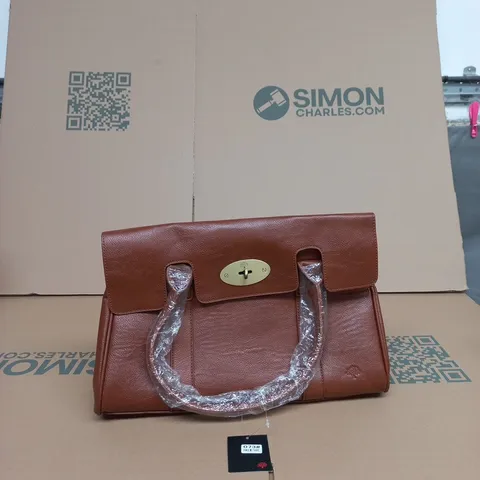 TAN LEATHER HANDBAG WITH GOLD-TONE TURN-LOCK CLASP 